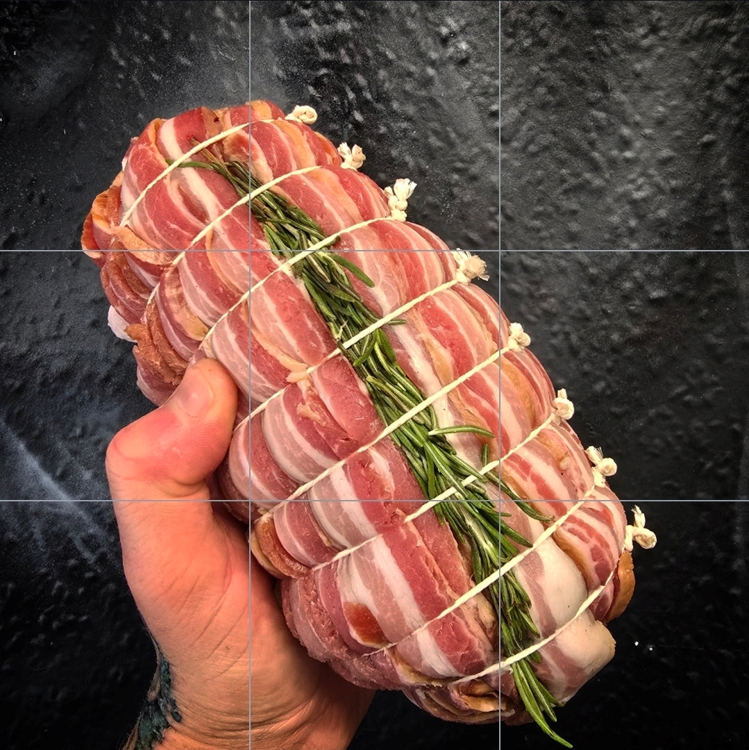 Free range yorkshire farmed bacon wrapped boneless turkey crown (butterfly)